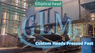 Elliptische koppen worden geperst met behulp van een trommelpersmachine.